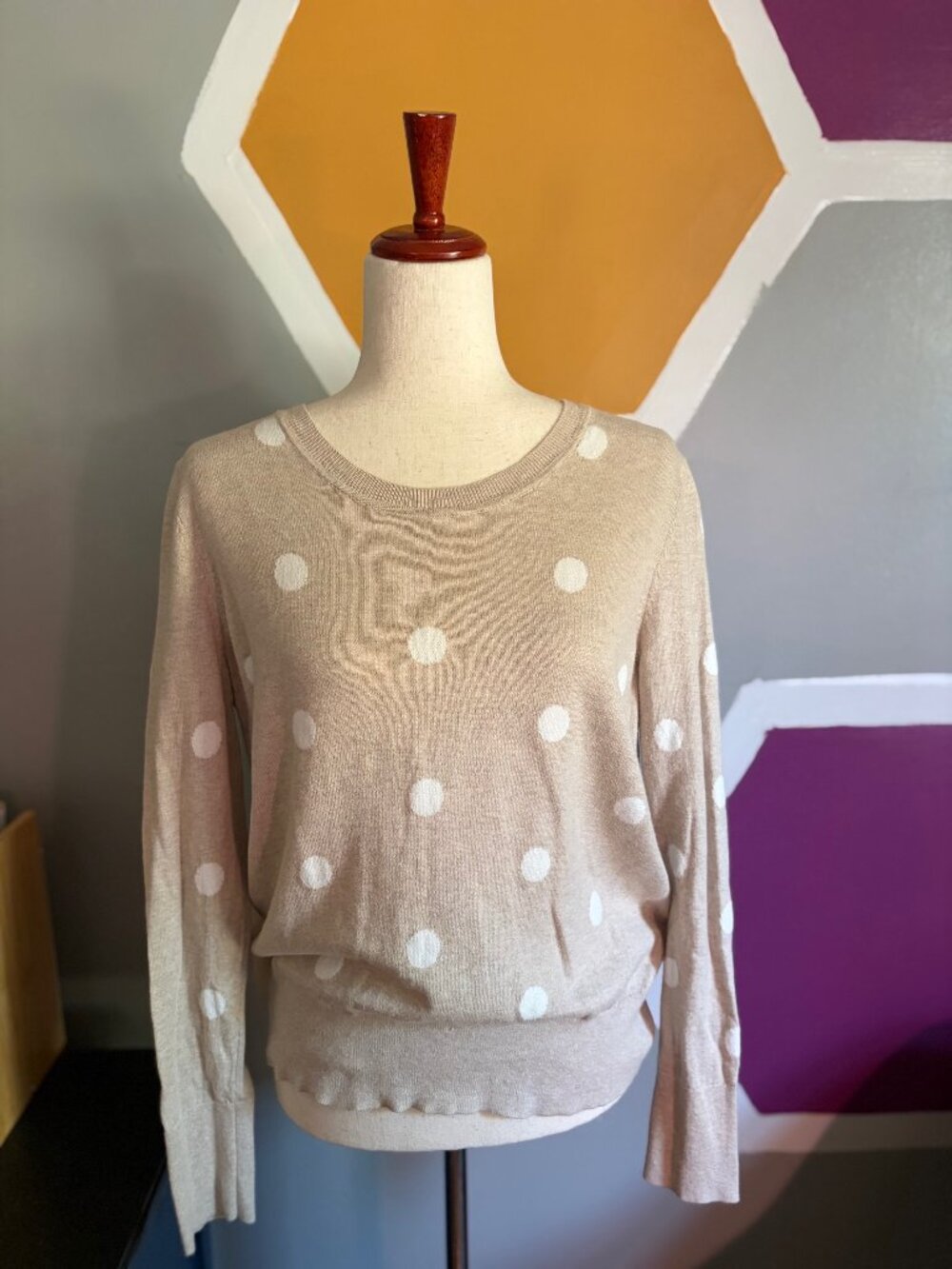 GAP Beige Polka Dot Sweater Women’s L Lightweight Knit Neutral Crewneck